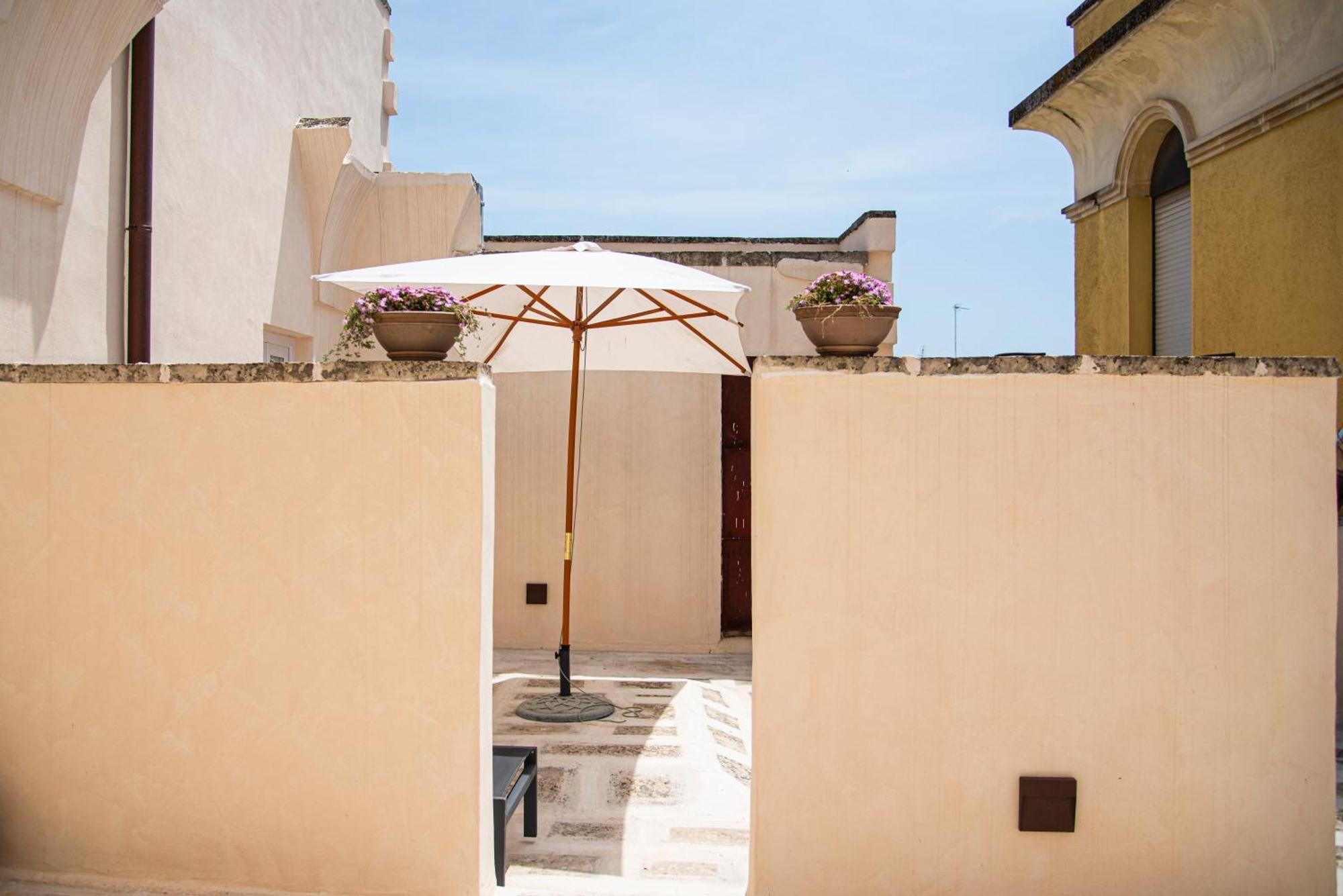 Palazzo Garibaldi - Luxury Suites Галатина Стая снимка