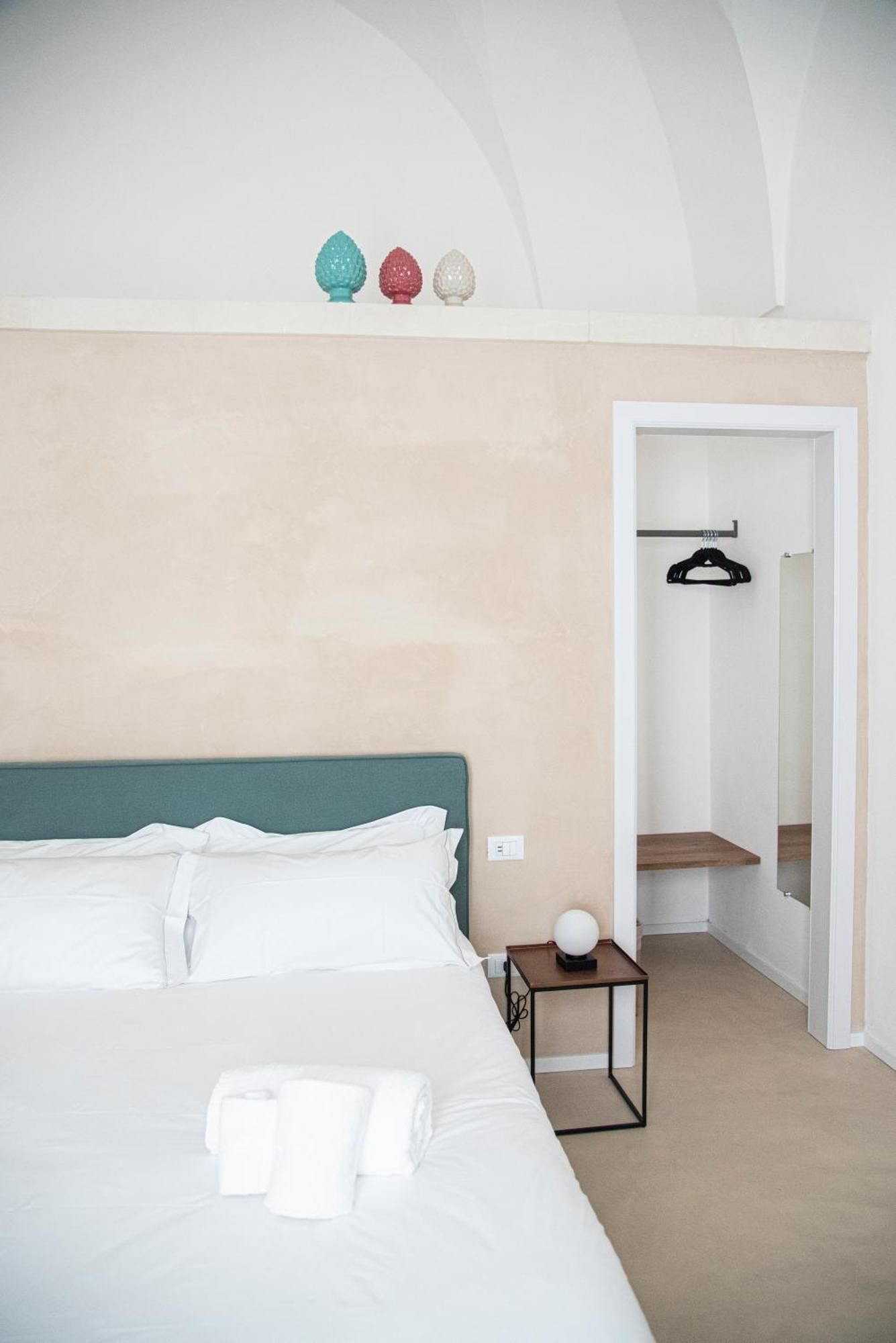 Palazzo Garibaldi - Luxury Suites Галатина Стая снимка